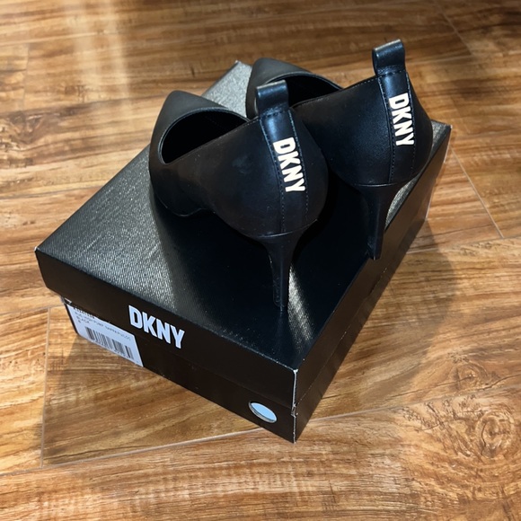 DKNY  shoes - Picture 3 of 7